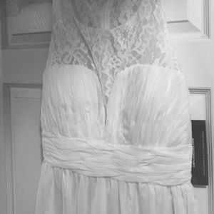 Beautiful formal dress white 2xl fits xl/sz. 16